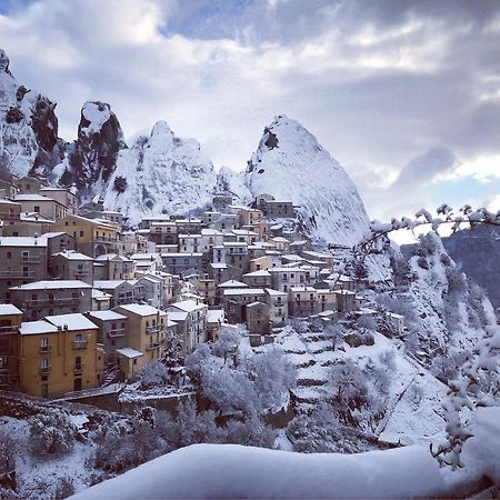 B&B Al Castello คาสเตลเมซซาโน ภายนอก รูปภาพ