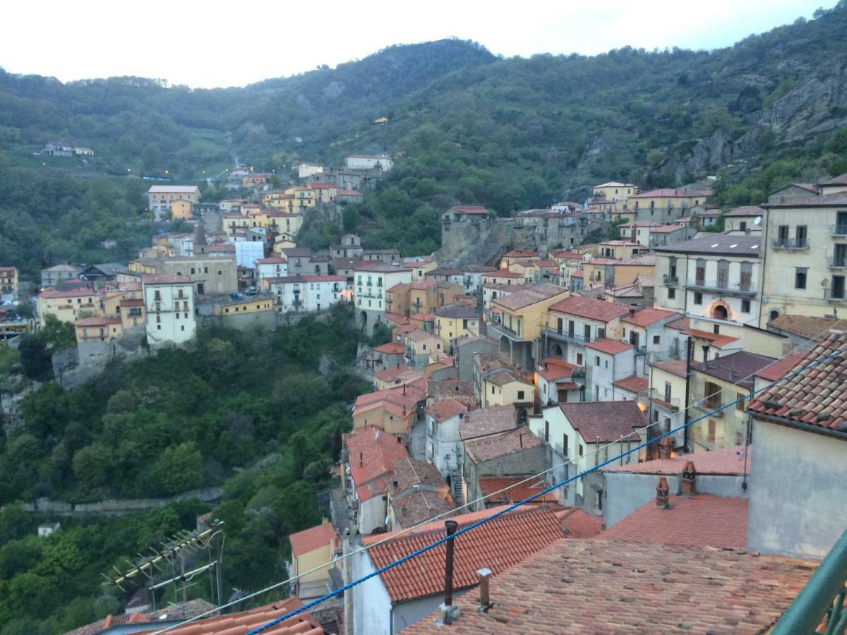 B&B Al Castello คาสเตลเมซซาโน ภายนอก รูปภาพ